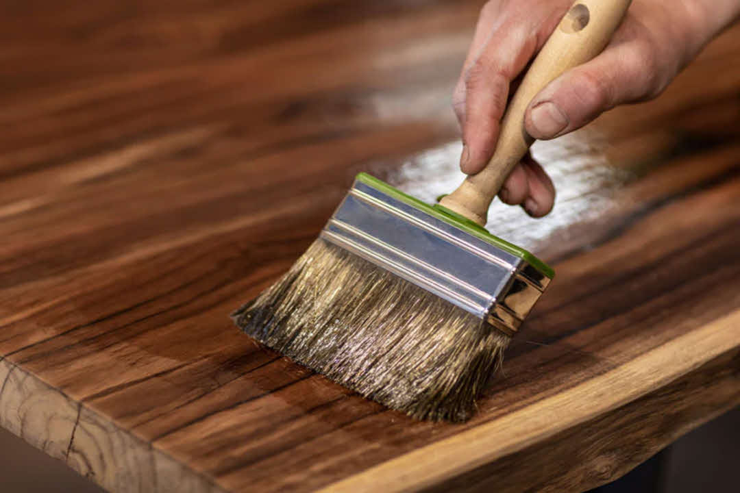 پارافین مایع برای چوب: راهنمای کامل محافظت، جلادهی و آب‌گریزی | شرکت کیمیا فرایند رازی