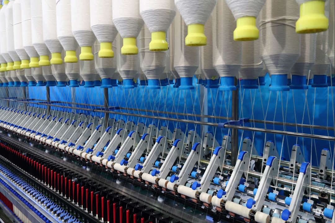 کاربرد پارافین مایع در صنعت نساجی: از ریسندگی تا تکمیل پارچه | شرکت کیمیا فرایند رازی