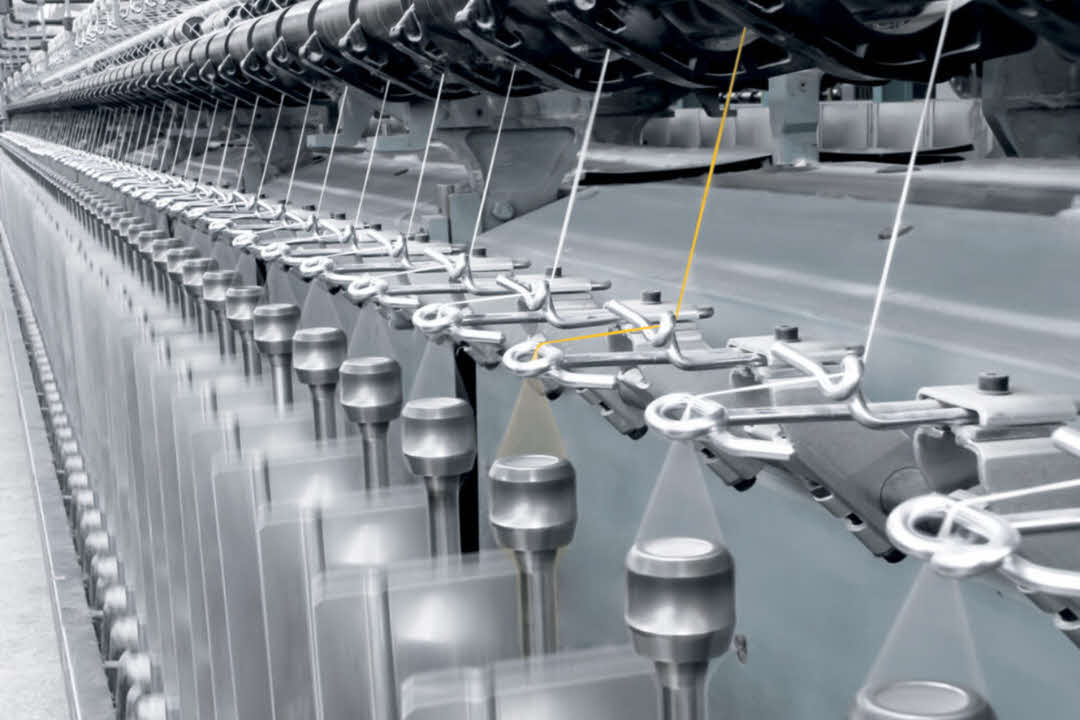 کاربرد پارافین مایع در صنعت نساجی: از ریسندگی تا تکمیل پارچه | شرکت کیمیا فرایند رازی